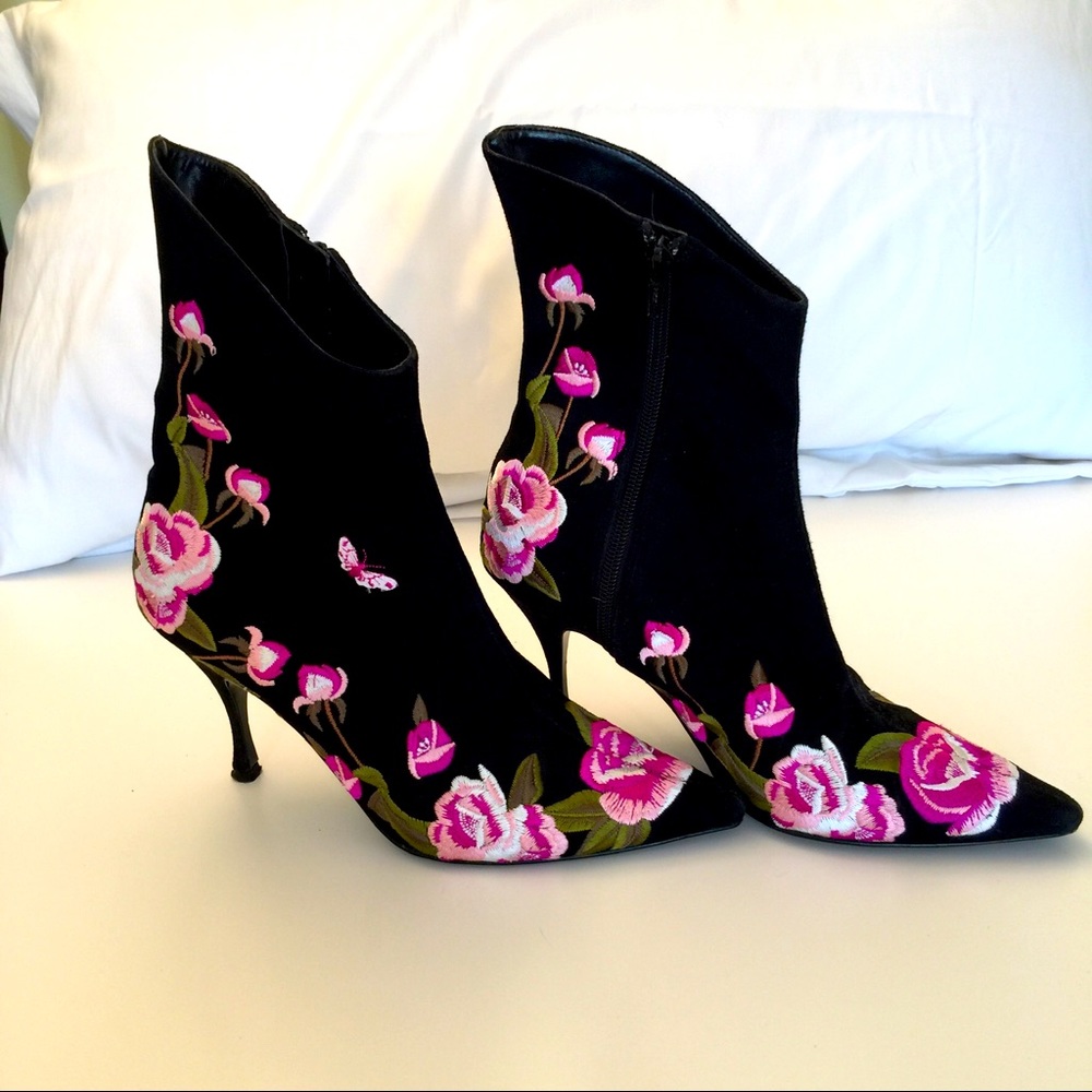 Beverly Feldman black suede embroidered boot